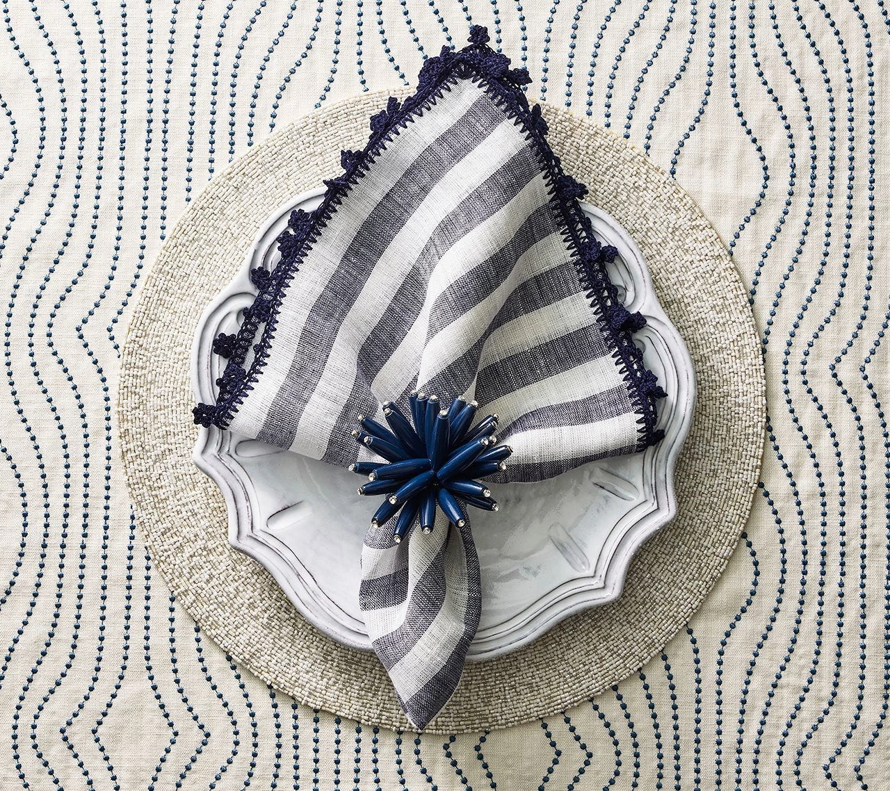 Kim Seybert Napkins Linea Napkin In White & Navy, Set Of 4