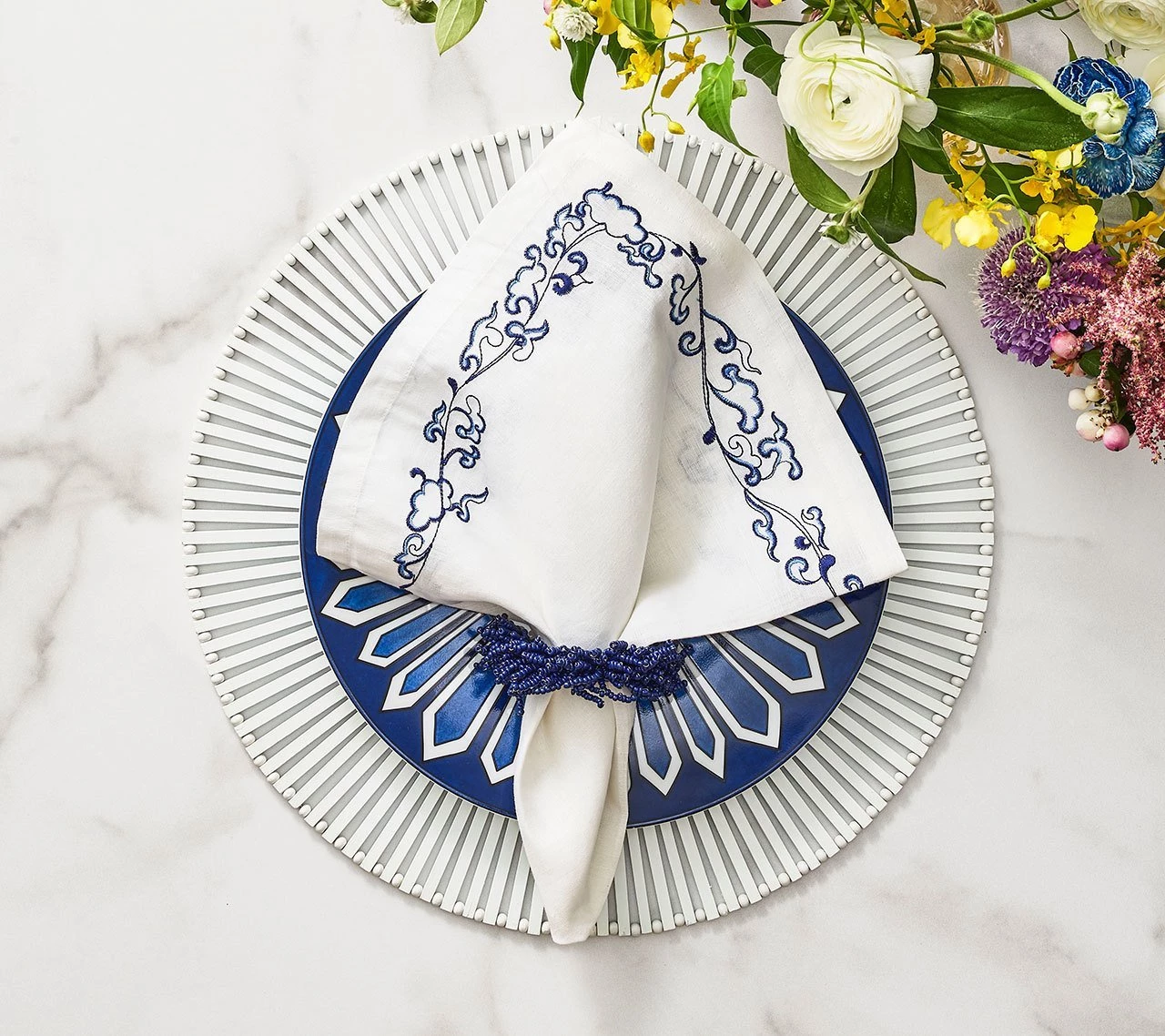 Kim Seybert Napkins Ming Border Napkin In White & Navy, Set Of 4