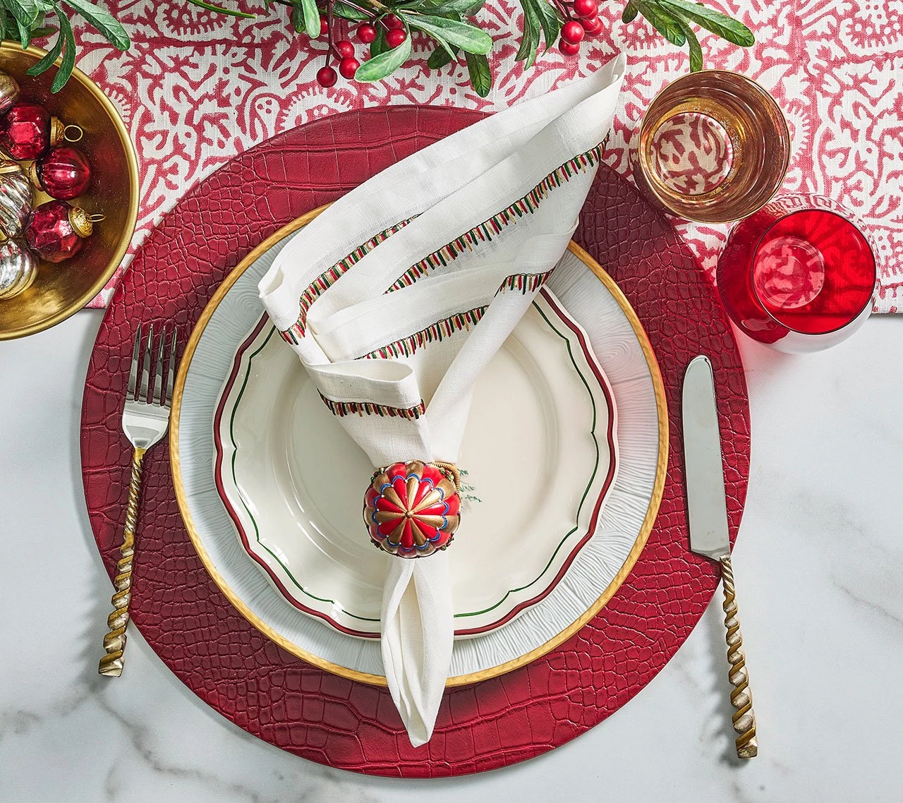 Kim Seybert Filament Napkin In White & Red & Green, Set Of 4