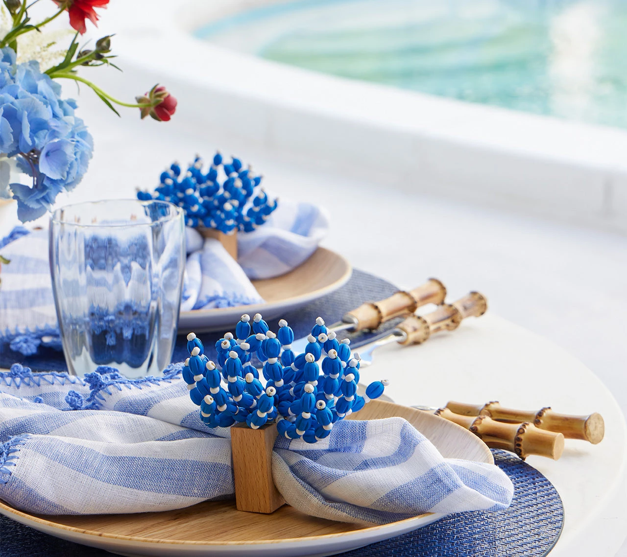 Kim Seybert Linea Napkin In White & Blue, Set Of 4 Napkins